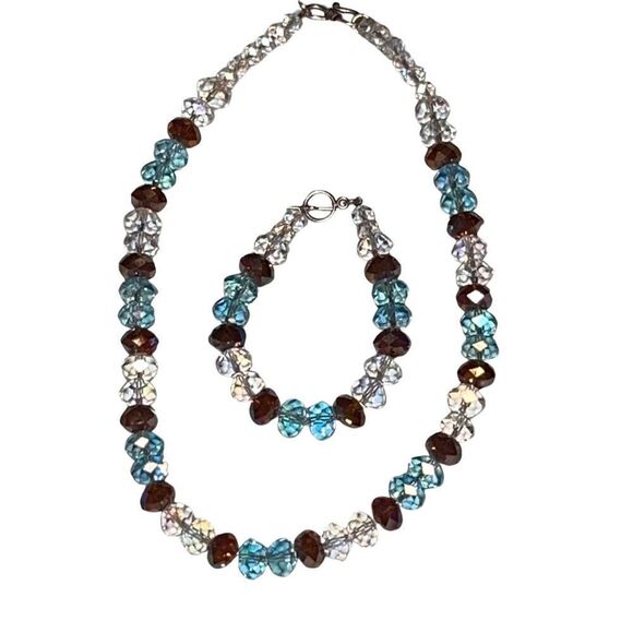 Quality Matching Crystal Necklace & Bracelet Jewelry Set - Picture 2 of 5